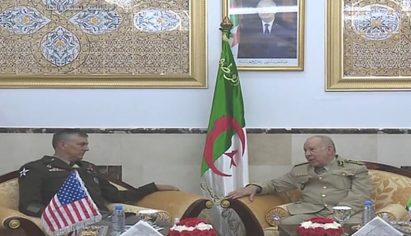 “الفريق شنڨريحة يستقبل القائد العام للقوات الأمريكية في إفريقيا “أفريكوم