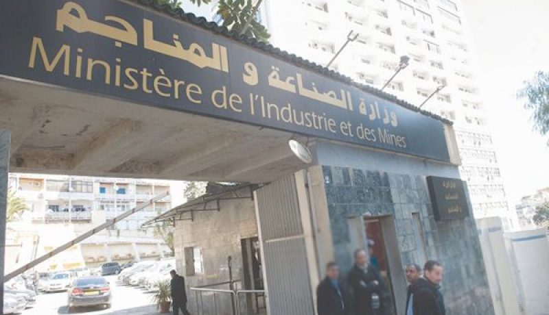 تنصيب 3 لجان للحوار والتشاور بين وزارة الصناعة والاتحاد العام للعمال الجزائريين