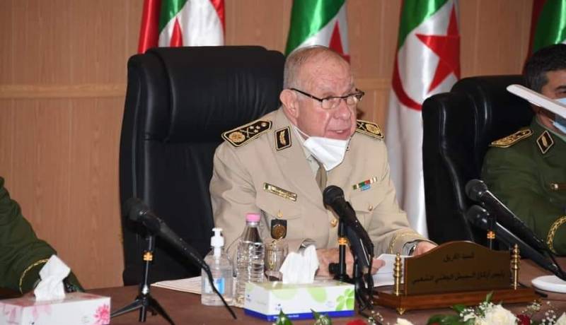 الفريق شنقريحة يُكرم أعضاء التشكيلة العسكرية المشاركة في تمرين روسيا