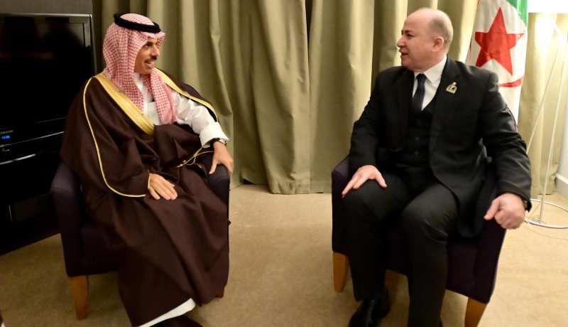 الوزير الأول يبحث مع وزير الخارجية السعودي سبل تعزيز التعاون الثنائي