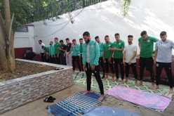 “صلاة الجمعة” تحدث أزمة بين اللاعبين والرابطة  