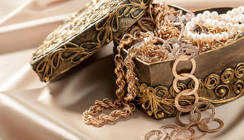 مسلحون يقتحمون منزل “ثمانيني” ويسطون على صندوق مجوهرات بالمحمدية