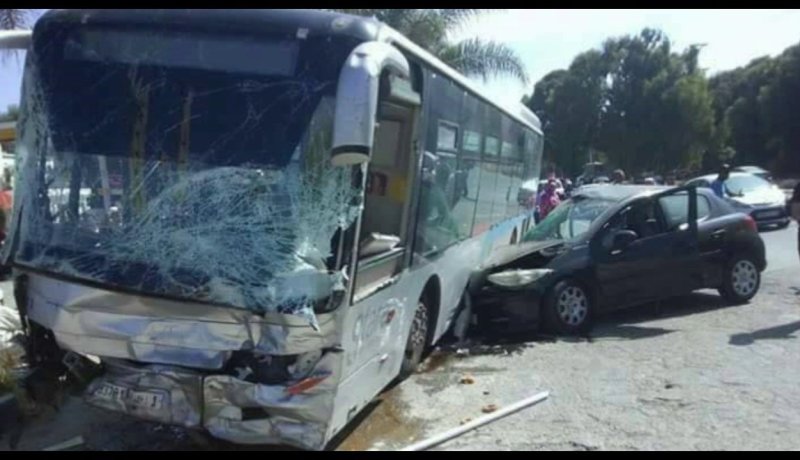سكيكدة: 5 جرحى في إصطدام بين حافلة وسيارتين