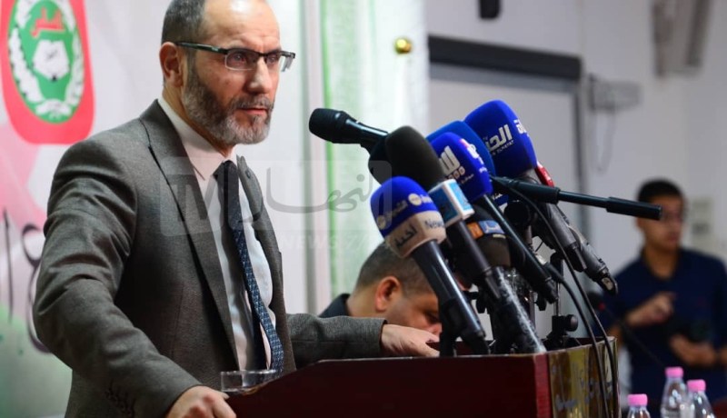 مقري: ماكرون لم يقدم أي عمل بطولي للجزائر باعترافه بجرائم 17 أكتوبر