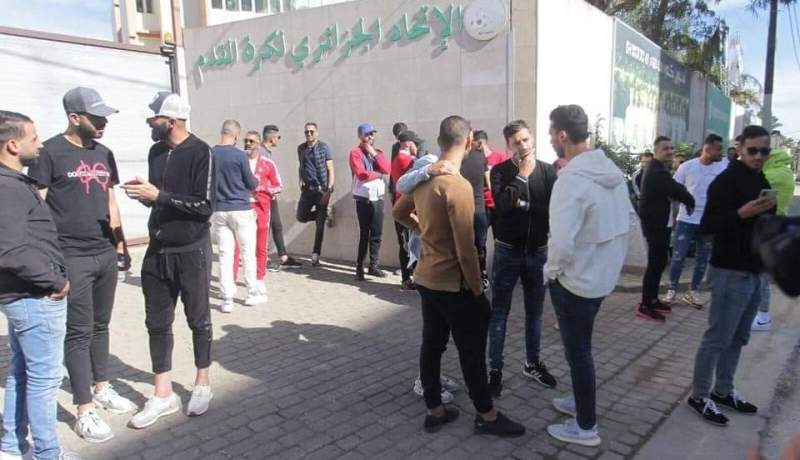 اللاعبون المدينون يجتمعون برئيس الفاف ويصرون على نيل مستحقاتهم العالقة