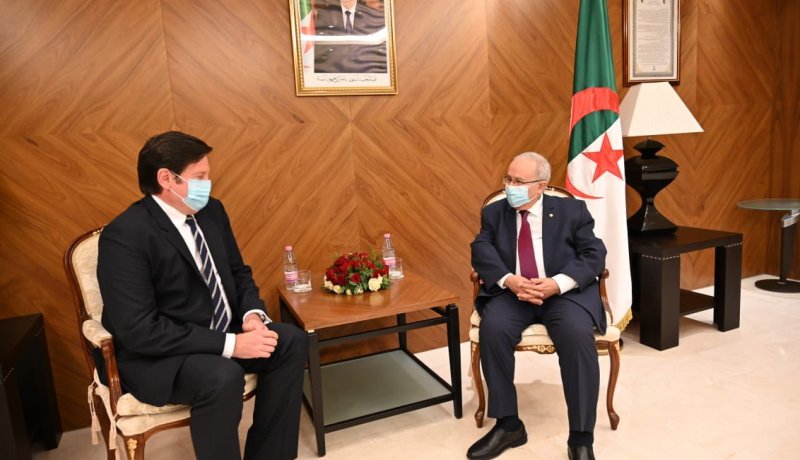 لعمامرة يتسلّم أوراق اعتماد سفير رومانيا الجديد لدى الجزائر