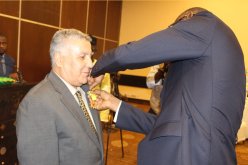 مالي تقلّد سفير الجزائر بوسام الدبلوماسي