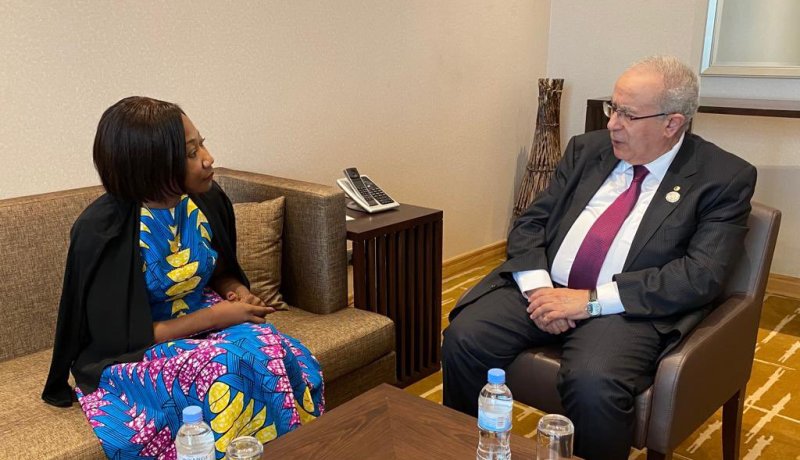 لعمامرة ونظيرته الجنوب إفريقية يبحثان الأوضاع في القارة