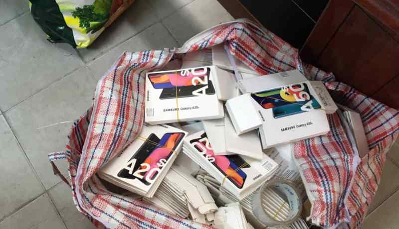 المشرية..الجمارك تحجز 276 هاتف بالطريق الوطني رقم 6