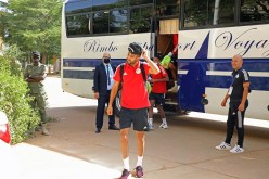 بالصور.. الخضر يصلون لملعب نيامي