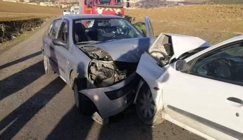 قتيلان وجريحان في إصطدام بين سيارتين بالأصنام في البويرة