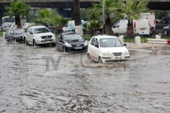 إرتفاع منسوب المياه يغلق الطريق الرابط بين قجال وسطيف