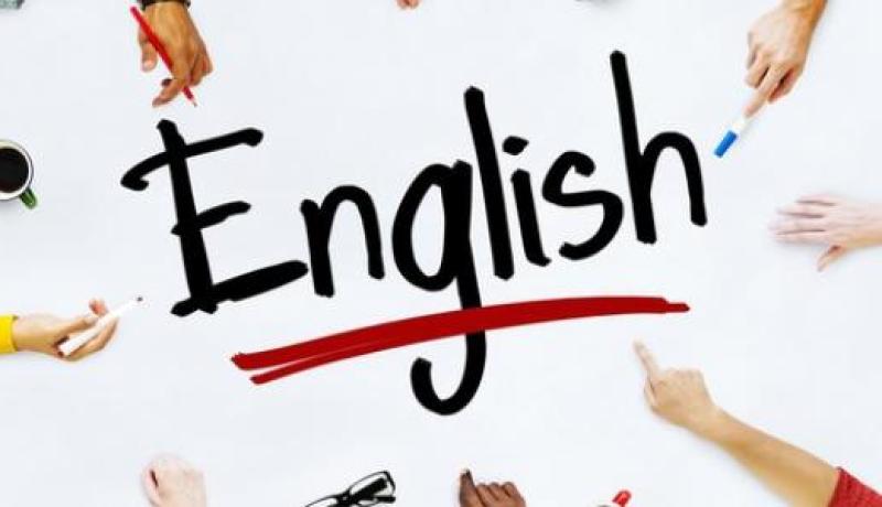 اعتماد الإنجليزية في التدريس بالمدرستين الوطنيتين للرياضيات والذكاء الاصطناعي