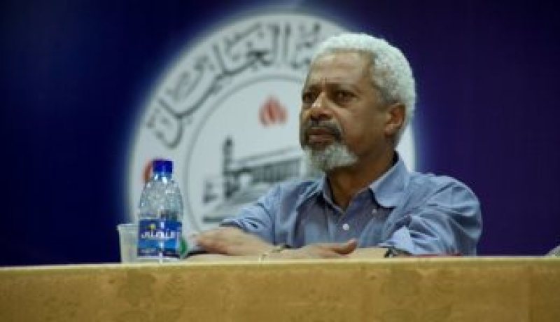 روائي تنزاني يفوز بجائزة نوبل للأدب