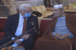 مستشار رئيس الجمهورية يزور المجاهد واللاعب السابق لكرة القدم عبد الحميد زوبا