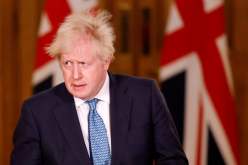 بالفيديو.. رئيس الوزراء البريطاني يتعرض لموقف محرج على المباشر