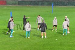 بالصور ..لاعبو الخضر يجرون أول حصة تدريبية بتشاكر قبل لقاء بوركينافاسو