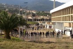 أنصار المنتخب الوطني يتوافدون على ملعب تشاكر لإقتناء التذاكر  