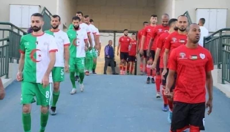 تعرف على نادي فلسطيني يلعب مبارياته بالعلم الجزائري