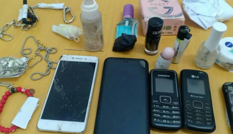 شاهد بالصور ما تم حجزه عند تلاميذ متوسطة بقسنطينة