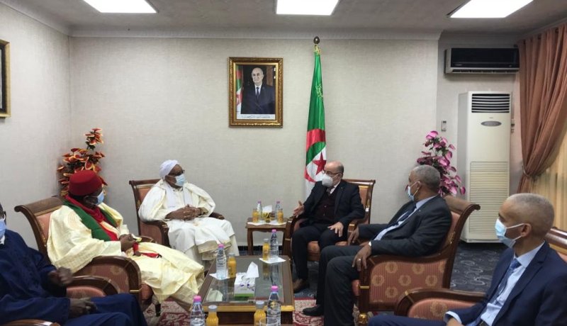 بلمهدي يستقبل الشيخ بلعرابي الخليفة العام للطريقة التيجانية في العالم