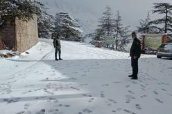 هذه الطرقات مغلقة بسبب تراكم الثلوج