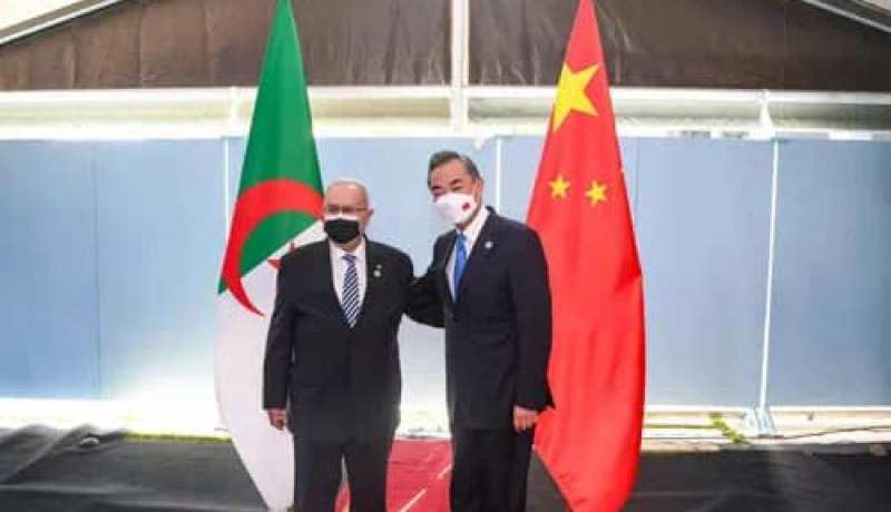 وزير الخارجية الصيني يؤكد على التعاون مع الجزائر لمواجهة التحديات المشتركة