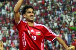 نجم منتخب عمان الأسبق يرشّح الجزائر لتحقيق اللقب