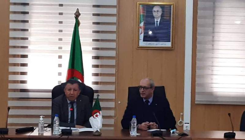 وزير البريد يجري اجتماع عمل خصص لدراسة سبل ترقية الدفع الإلكتروني