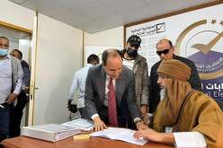 سيف الإسلام القذافي يقدم شخصيا ملف ترشحه للرئاسيات الليبية