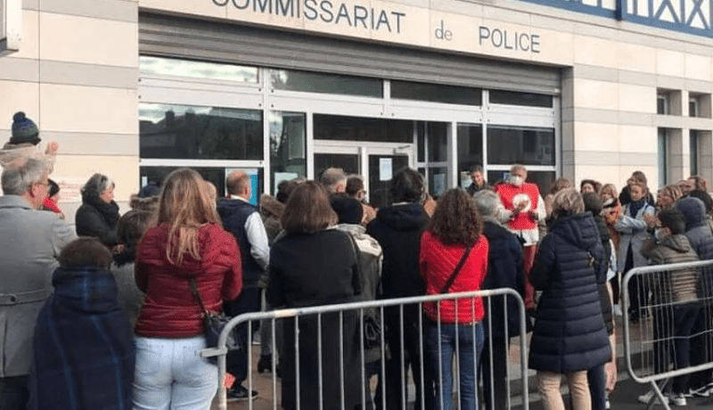 رب الأسرة مهدد بالترحيل.. مظاهرة لدعم عائلة جزائرية في فرنسا