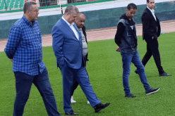 بالصور.. “تشاكر” جاهز لإستقبال الخضر وعمارة يتفقد أرضيته