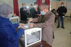 والي الشلف يؤدي واجبه الإنتخابي ويدعو المواطنين للمشاركة في الإنتخابات بقوة