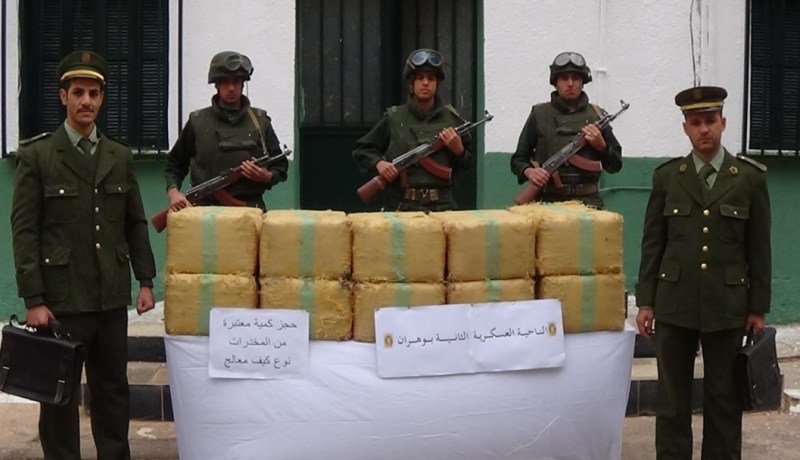 توقيف 18 بارون مخدرات وحجز 12 قنطار زطلة عبر الحدود مع المغرب