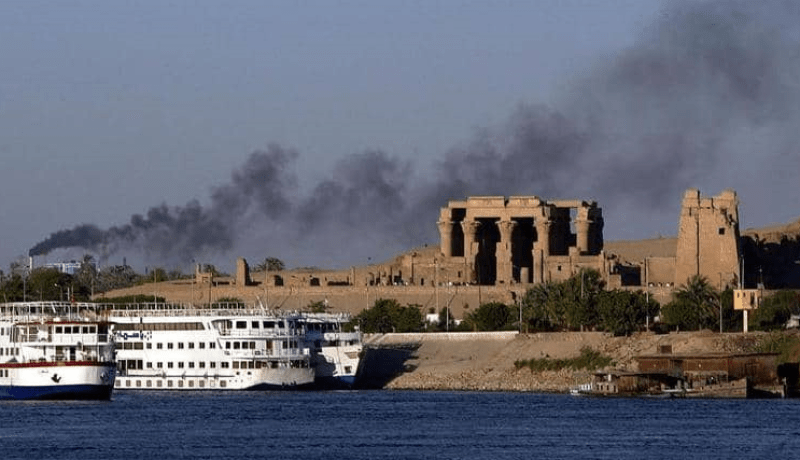 مصر: جنوح باخرة تحمل عشرات السياح