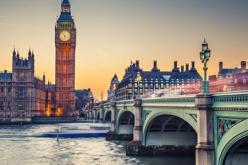 بريطانيا تسمح للملقحين بسينوفاك دخول أراضيها