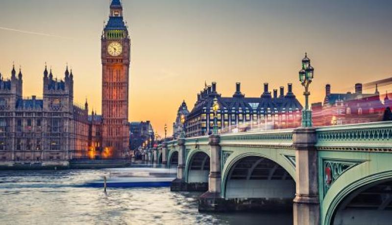 بريطانيا تسمح للملقحين بسينوفاك دخول أراضيها