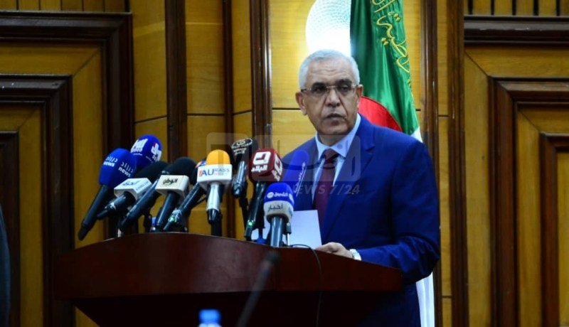 وزير العدل يعرض نصين حول العقوبات والمضاربة غير المشروعة
