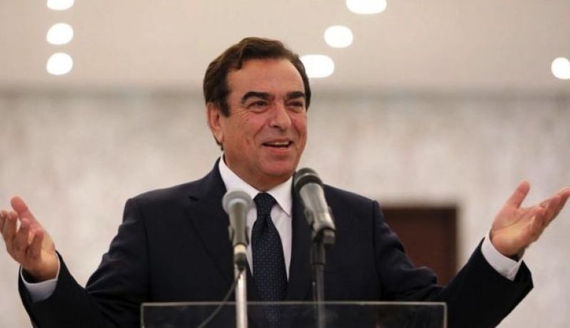 قرداحي.. عون يقبل الاستقالة وماكرون وسيط