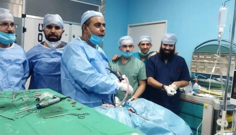 بروفيسور جزائري يجري أكثر من 80 عملية جراحية مجانية خلال 24 سا