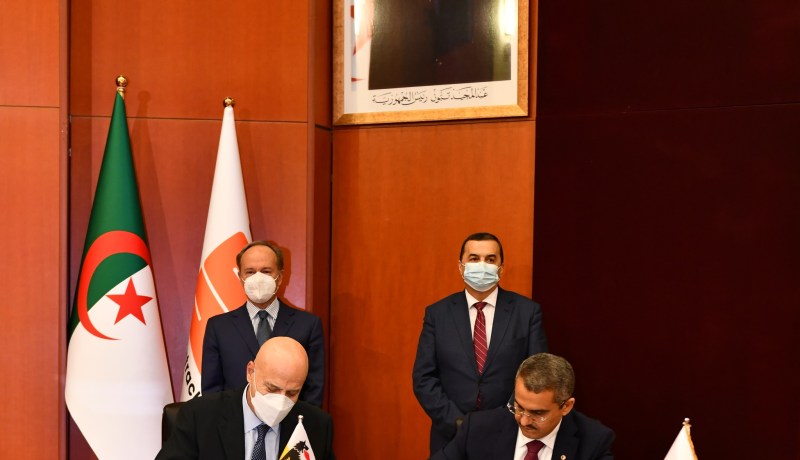 توقيع عقد شراكة وإتفاقيتين بين سوناطراك وإيني الإيطالية