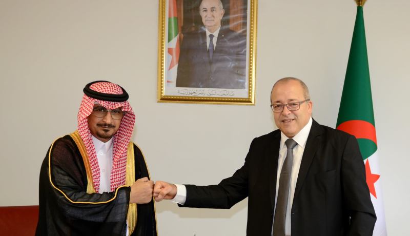 وزير الإتصال يستقبل السفير السعودي بالجزائر