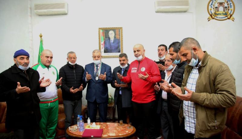 بلومي وقادة شافي يمنحان مبلغا ماليا و عمرة لعائلة المرحوم لوكار