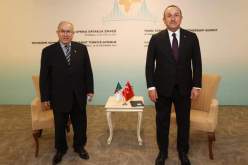 لعمامرة يجري جلسة عمل مع نظيره التركي