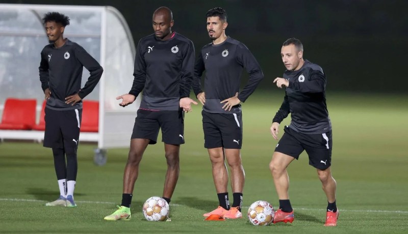 بالصور.. بونجاح يُشارك في تدريبات السد ويغيب عن بداية تربص الخضر