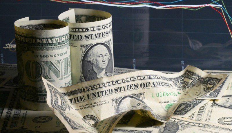 دولتان تتخليان عن استخدام الدولار