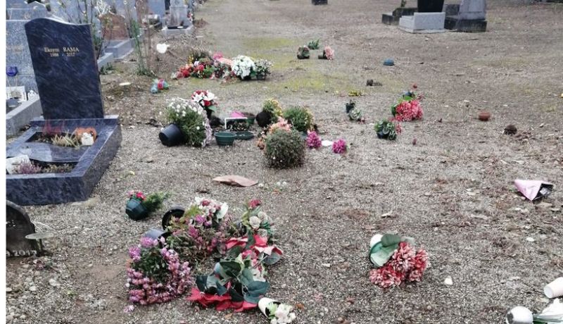 تدنيس وتكسير قبور المسلمين في فرنسا