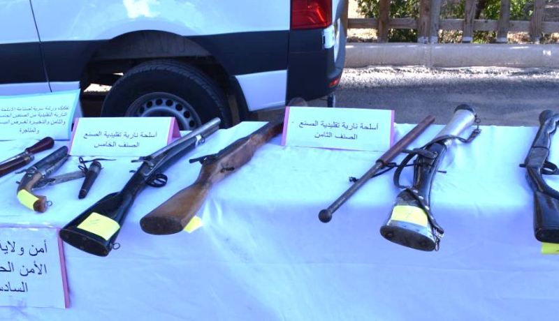 الشرطة تعثر على ورشة سرية لصناعة الأسلحة النارية داخل منزل في بسكرة!