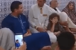 عائلة من أصول جزائرية تعتنق الإسلام ببسكرة