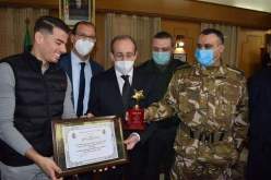 بالصور.. شتي يحظى بالتكريم من والي عنابة